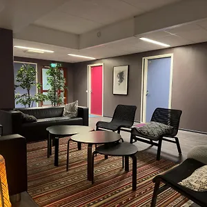 The Airport - 20rooms Отель Вантаа